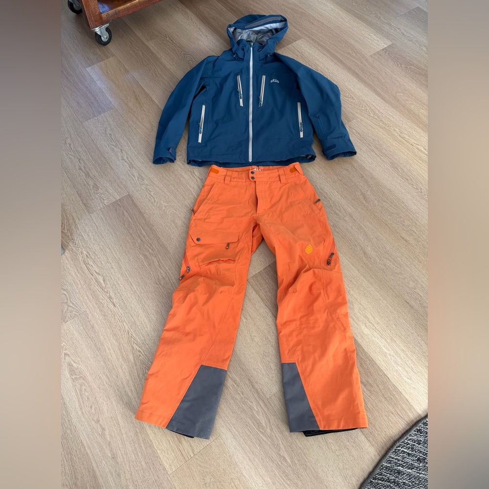 Men’s Stio environ L jacket and M pant. New condition used 1 season!